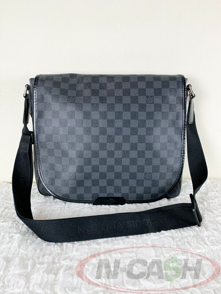 Daniel MM, Used & Preloved Louis Vuitton Messenger Bag, LXR USA, Black