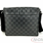 LOUIS VUITTON Damier Graphite District MM Messenger_pawnshop1