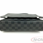 LOUIS VUITTON Damier Graphite District MM Messenger_pawnshop3