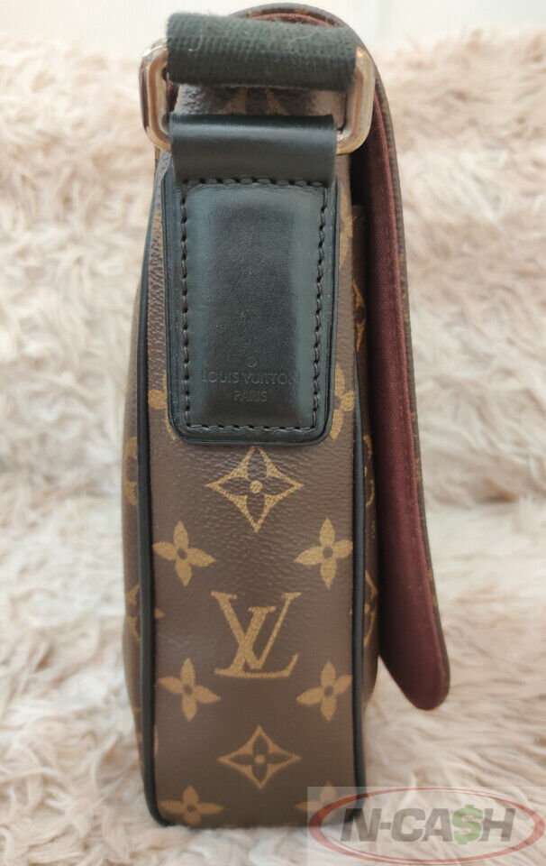 Pre-Owned Louis Vuitton District PM Messenger Bag